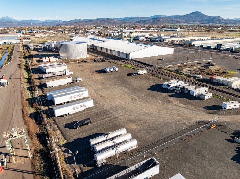 More Photos Of 1405 Antelope Rd, White City Warehouse For Sale