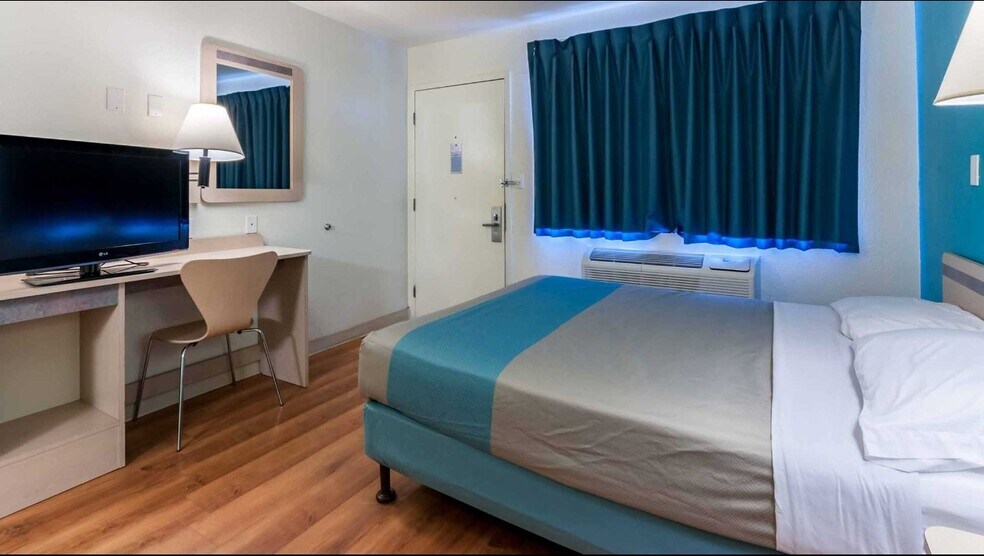 More Photos Of 1860 E Main St, Green River Hotel For Sale