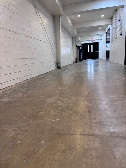 More Photos Of 8418 Broadway St, San Antonio Industrial For Sale