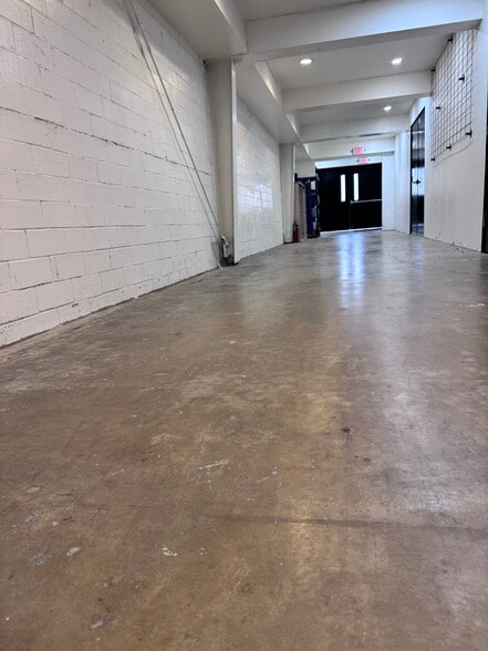 More Photos Of 8418 Broadway St, San Antonio Service For Lease