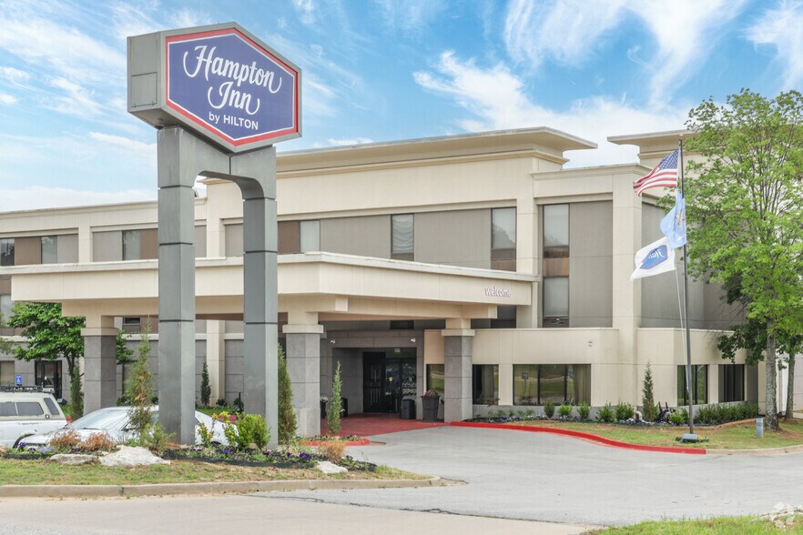 More Photos Of 7852 W Parkway Blvd, Tulsa Hotel For Sale
