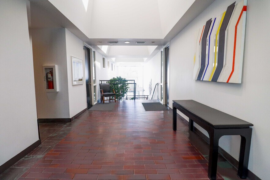 More Photos Of 1005 S 76th Ave, Omaha Medical For Lease