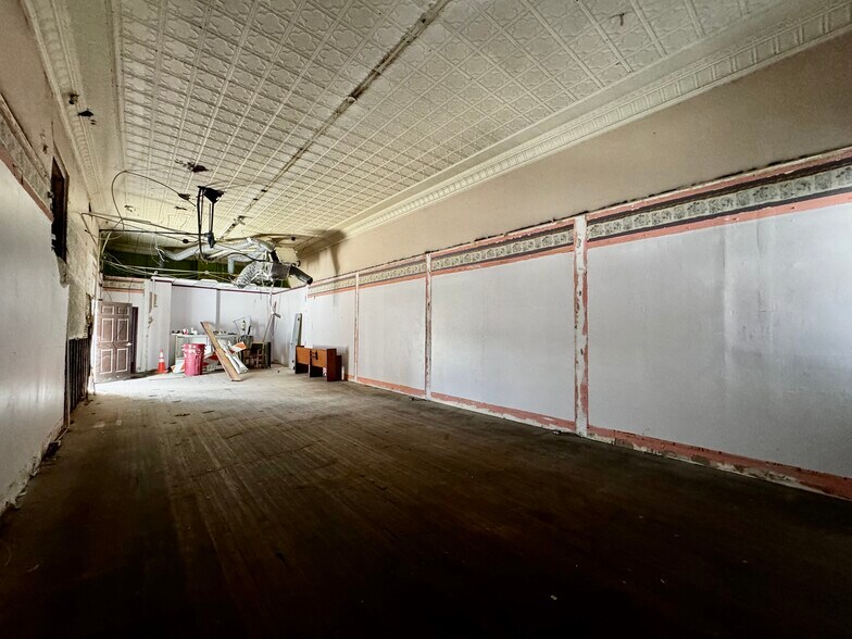 More Photos Of 20 W Side Sq, Macomb General Retail For Sale