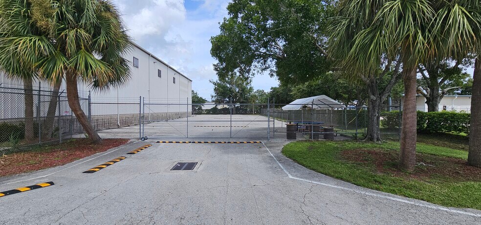 More Photos Of 3053 Industrial 31st St, Fort Pierce Warehouse For Sale