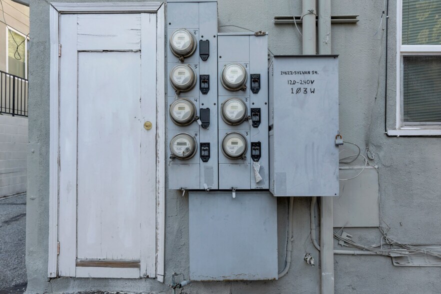 More Photos Of 14622 Sylvan St, Van Nuys Apartments For Sale