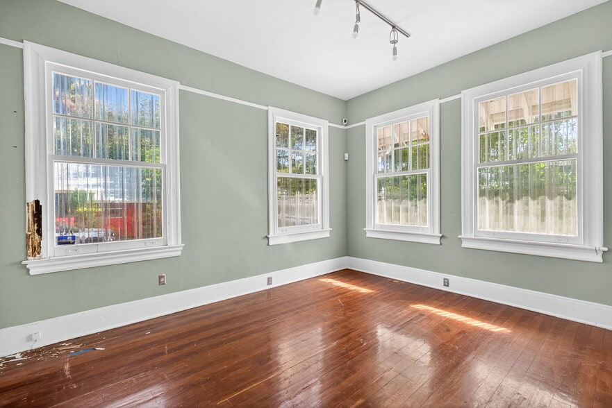 More Photos Of 1793 Fowler St, Fort Myers Freestanding For Sale