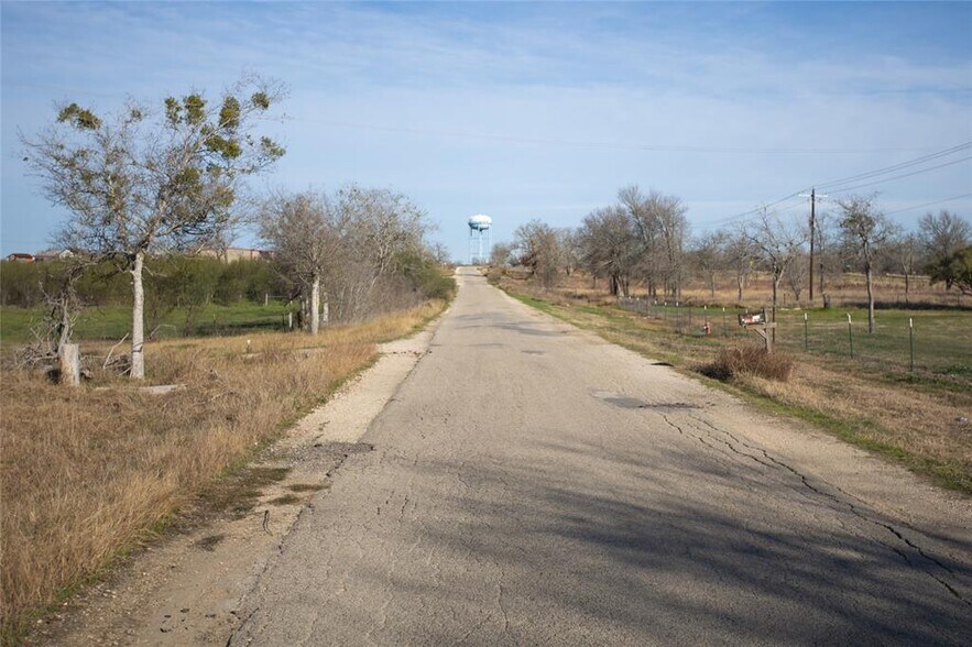 More Photos Of 2095 Bridal Path Rd, Luling Land For Sale