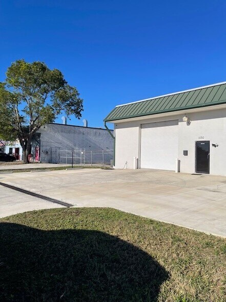 More Photos Of 1030 SE 12th Ct, Cape Coral Warehouse For Sale