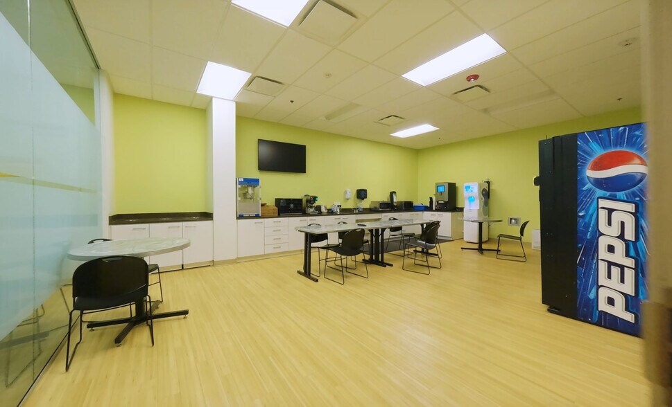 More Photos Of 2601 SE J St, Bentonville Warehouse For Lease