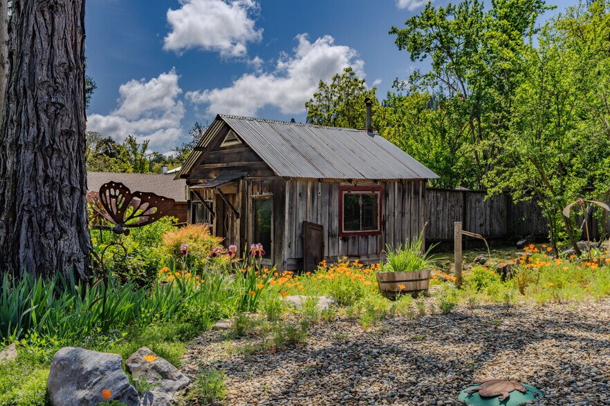 More Photos Of 21376 Consolation St, Volcano Specialty For Sale