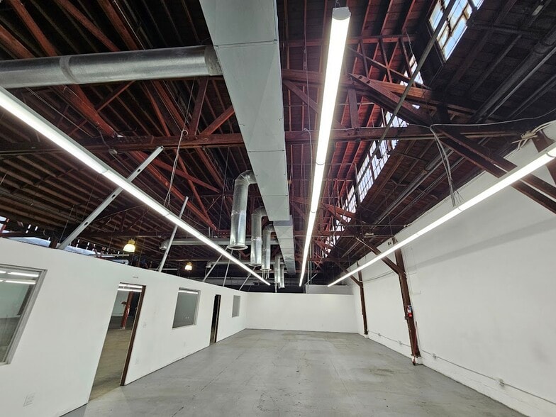 More Photos Of 2853 E Pico Blvd, Los Angeles Warehouse For Lease