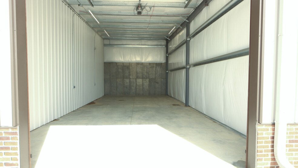 More Photos Of 2843 S Ankeny Blvd, Ankeny Flex For Sale