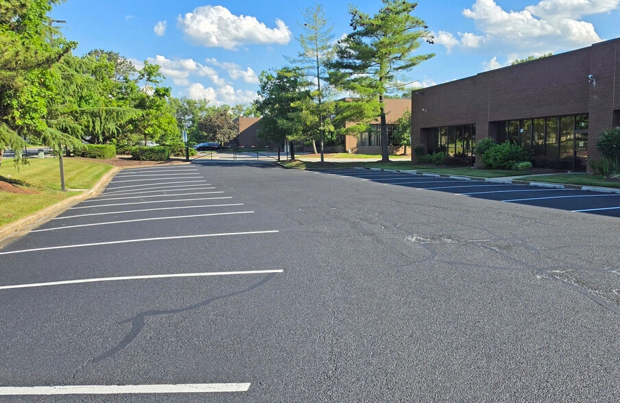More Photos Of 5200 Philadelphia Way, Lanham Research And Development For Sale