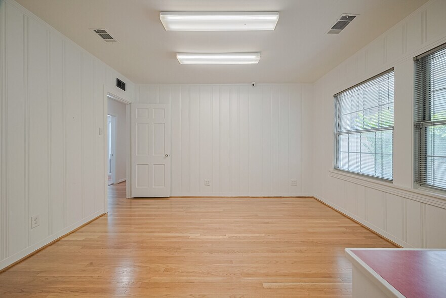 More Photos Of 826 Heights Blvd, Houston Office Residential For Sale