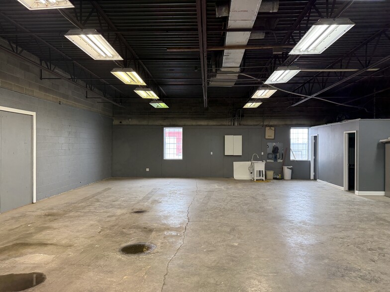 More Photos Of 6040-6058 Executive Blvd, Huber Heights Light Distribution For Lease