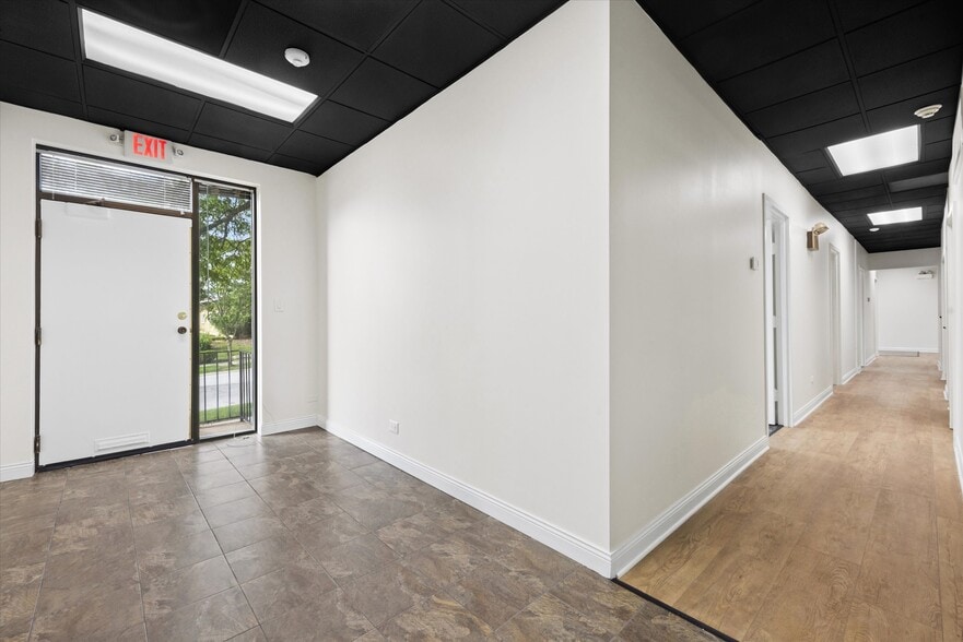 More Photos Of 414 Plaza Dr, Westmont Office For Sale