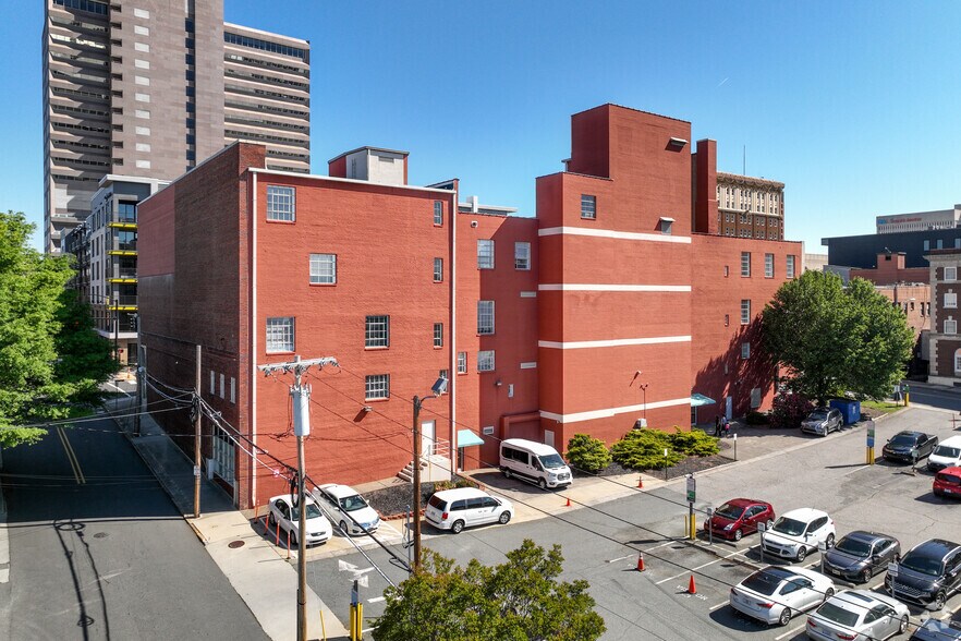 More Photos Of 500 W Fourth St, Winston-Salem Office For Lease