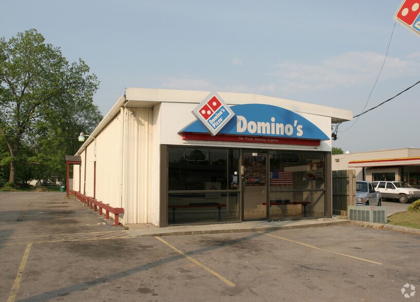 Primary Photo Of 7709 Parkway Dr, Leeds Fast Food For Sale