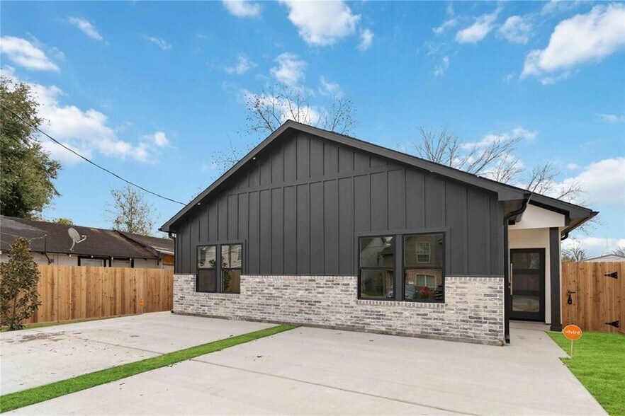 Primary Photo Of 4314 Stassen St, Houston Multifamily For Sale