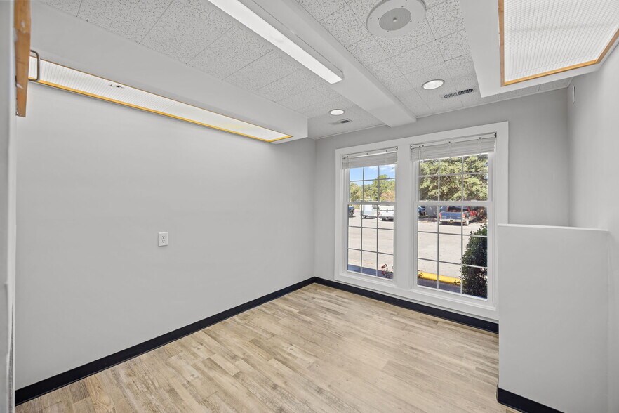 More Photos Of 44 Shoreline Dr, New Bern Medical For Sale