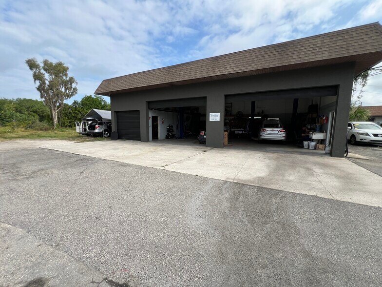 More Photos Of 3220 9th St W, Bradenton Auto Dealership For Sale
