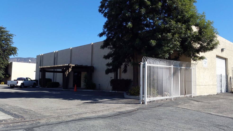 More Photos Of 817-873 W 9th St, San Jacinto Warehouse For Lease