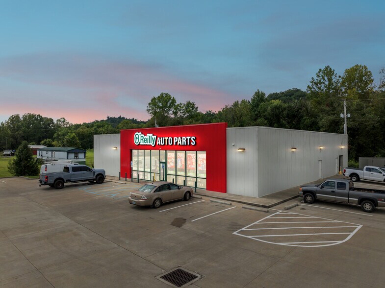 More Photos Of 728 Parkway Dr, Salyersville General Retail For Sale
