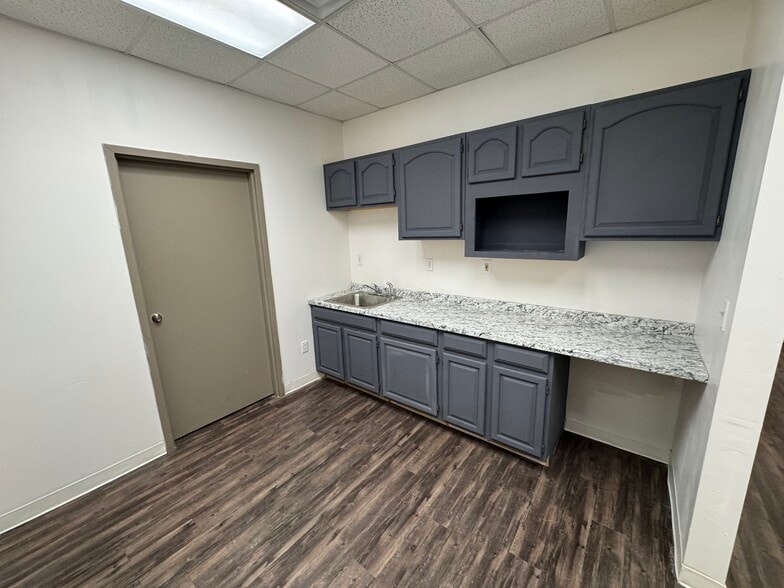 More Photos Of 7140 Regal Ln, Knoxville Warehouse For Lease