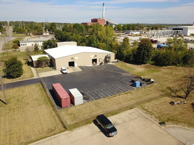 More Photos Of 1211 S Powell Rd, Independence Manufacturing For Lease