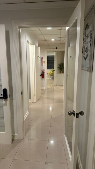 More Photos Of 7800 W Oakland Park Blvd, Sunrise Medical For Sale