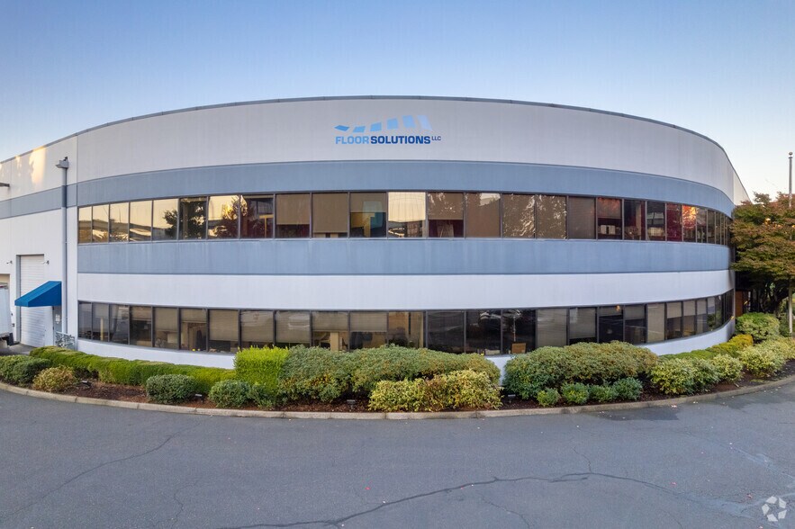 More Photos Of 2121-2181 NW Front Ave, Portland Flex For Lease