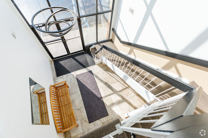 More Photos Of 667-675 E Big Beaver Rd, Troy Office For Lease