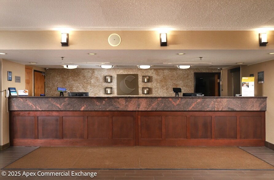 More Photos Of 525 N Canal Rd, Lansing Hotel For Sale