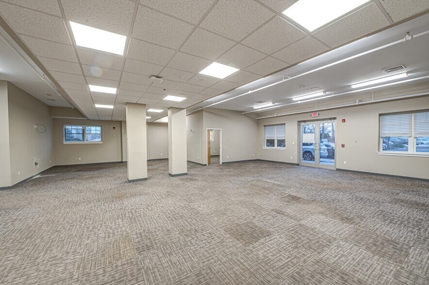More Photos Of 41 Green St, Huntington Medical For Lease