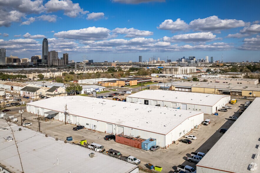 More Photos Of 5303 Glenmont Dr, Houston Light Manufacturing For Lease