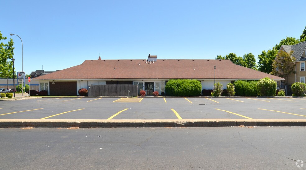 More Photos Of 819 W Main St, Rochester Medical For Lease