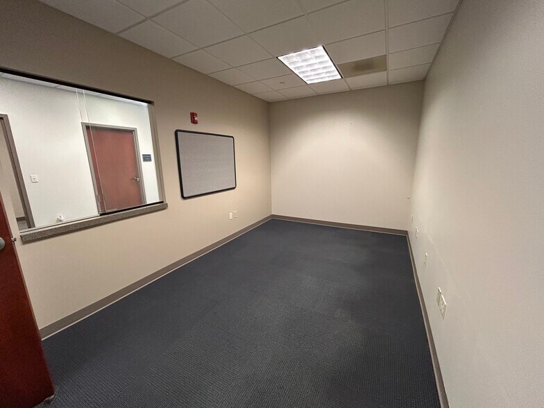 More Photos Of 3271 E Battlefield St, Springfield Office For Lease