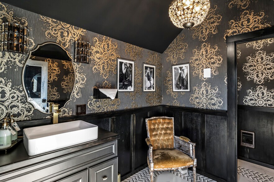 More Photos Of 19885 7th St, Bend Flex For Sale