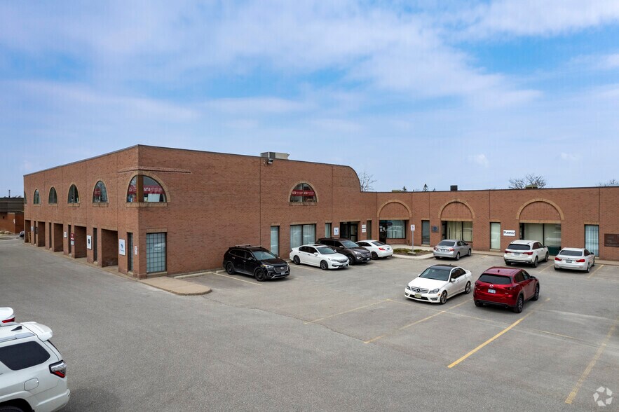 More Photos Of 20 Amber St, Markham Warehouse For Lease