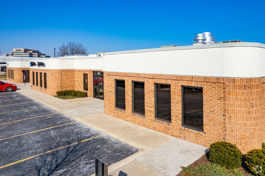 More Photos Of 3219 N Wilke Rd, Arlington Heights Office For Lease