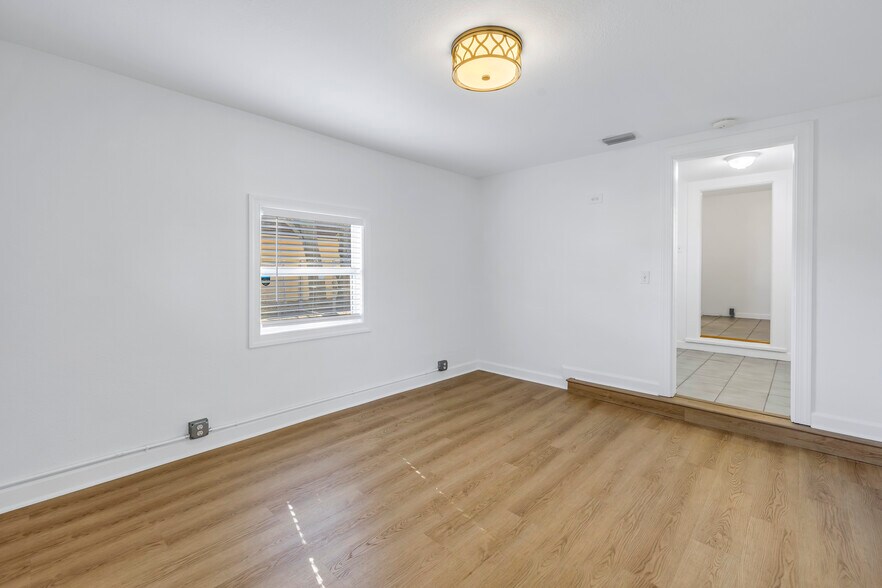 More Photos Of 3521 1st Ave N, Saint Petersburg Loft Creative Space For Sale