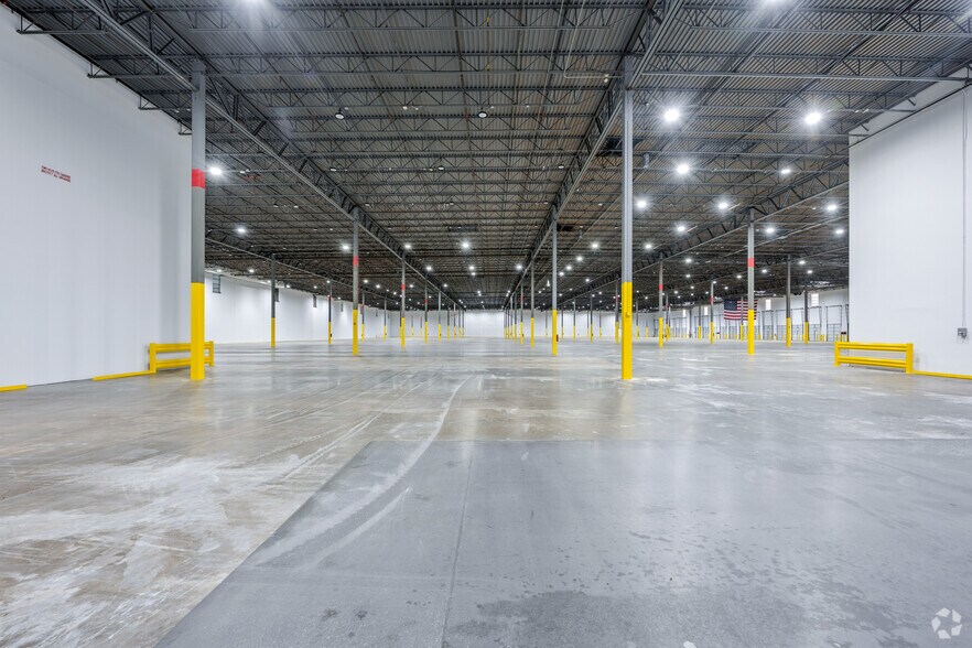 More Photos Of 125 Southside Ct, McDonough Distribution For Lease