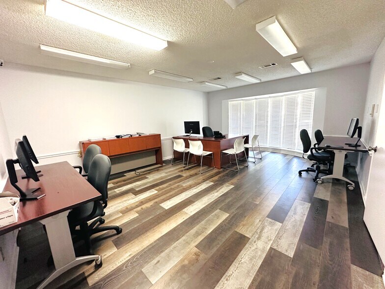 More Photos Of 722 E Wheatland Rd, Duncanville Office For Sale