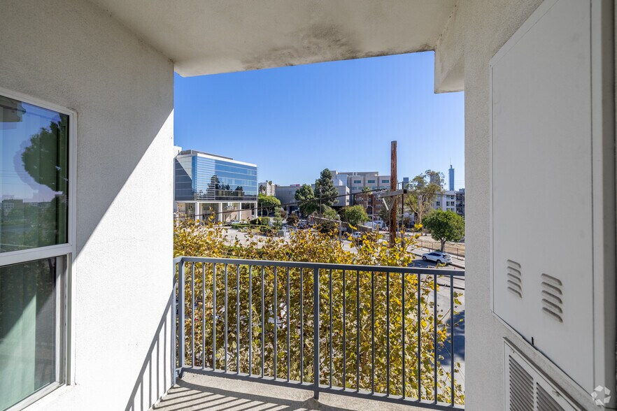 More Photos Of 401 S Grand View St, Los Angeles Apartments For Sale