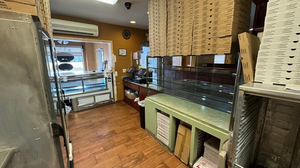 More Photos Of 550 S Main St, Nazareth General Retail For Sale