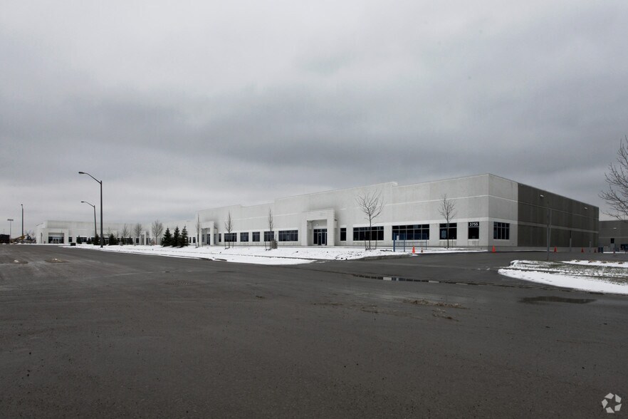 More Photos Of 3755 Laird Rd, Mississauga Warehouse For Lease