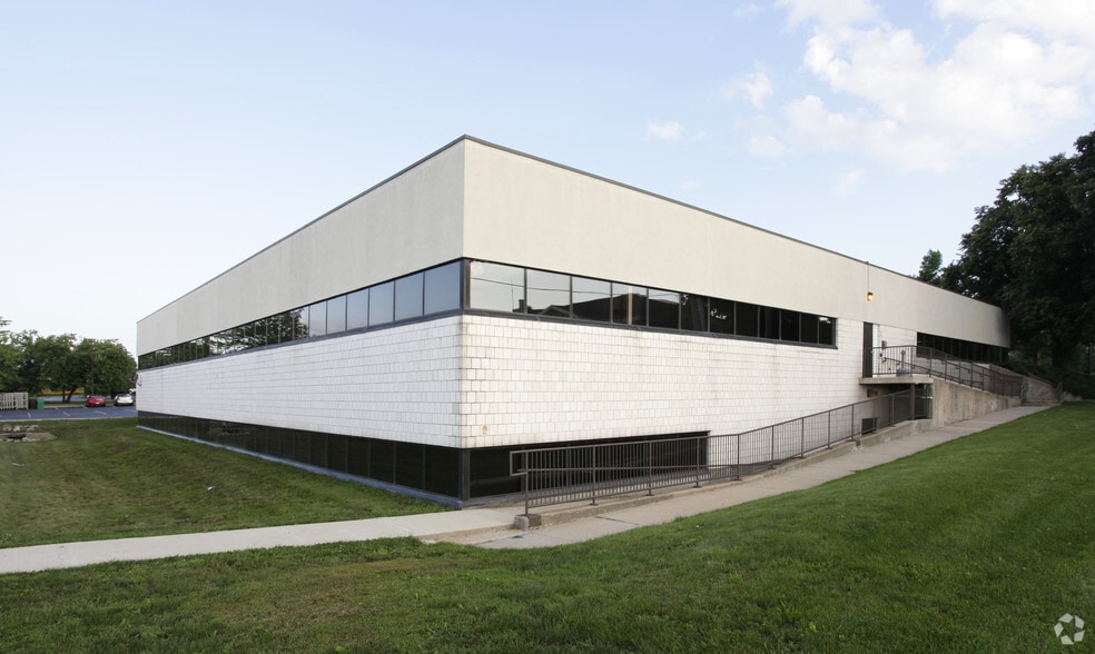 More Photos Of 5450 Wansford Way, Rockford Office For Sale