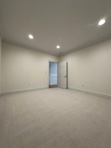 More Photos Of 2255 Sewell Mill Rd NE, Marietta Office For Lease