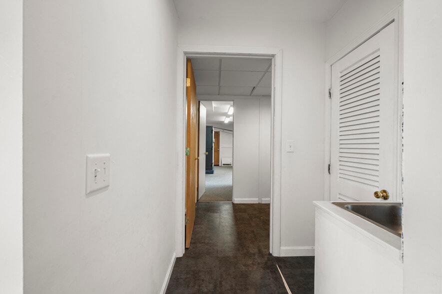 More Photos Of 2425 Lafayette Rd, Portsmouth Office Residential For Sale