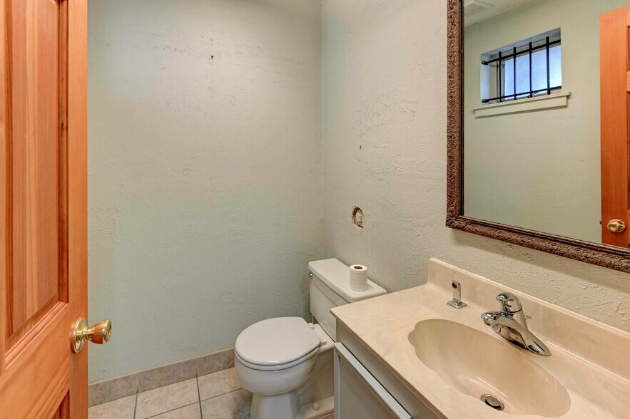 More Photos Of 4003 Pennsylvania Ave, Kansas City Office For Sale